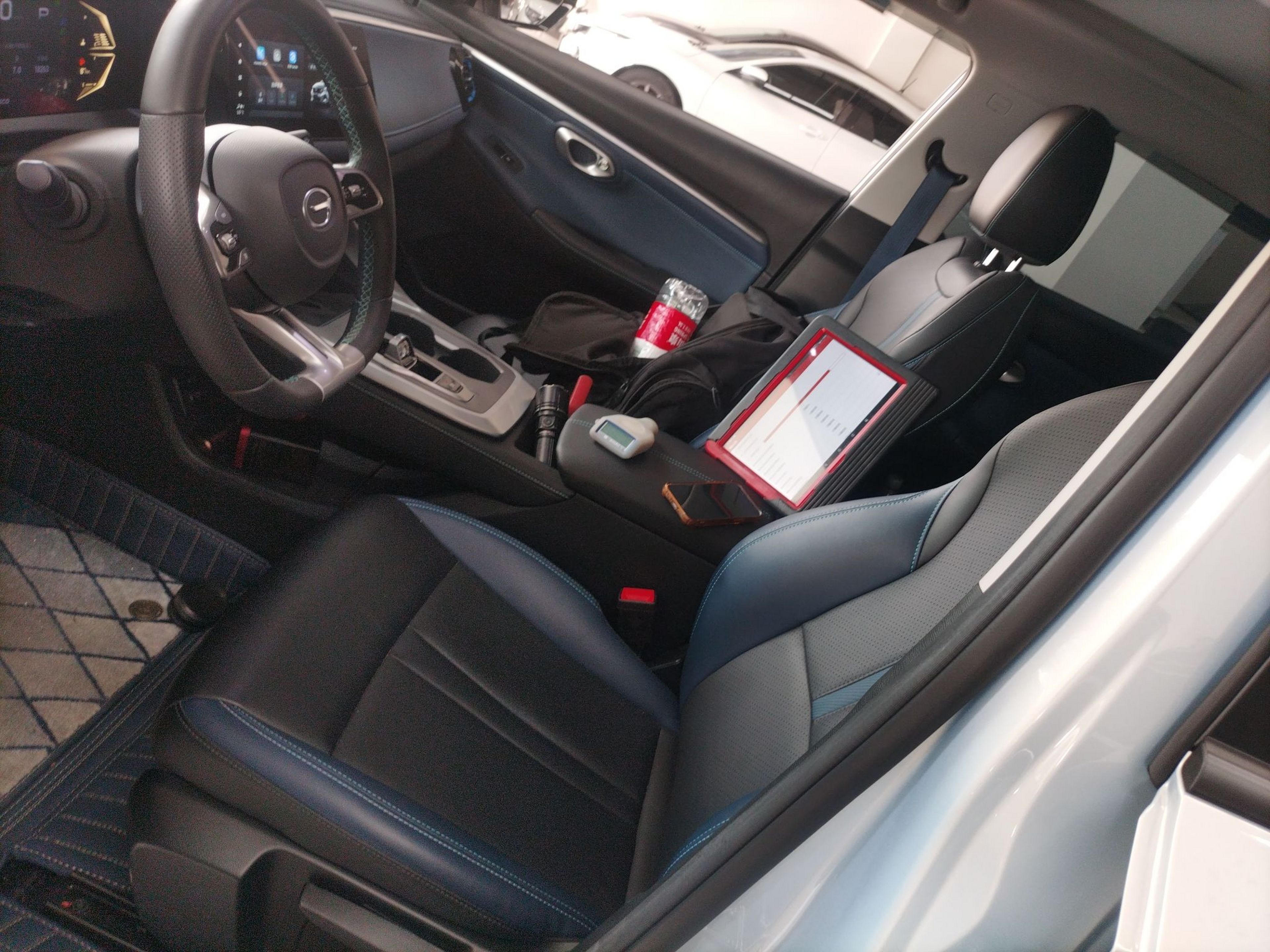 Переднее сиденье в автомобиле