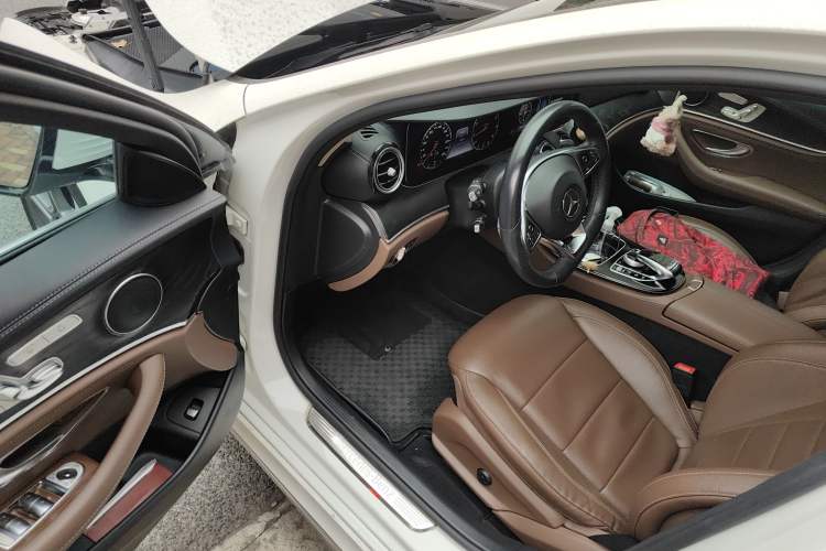 Used Mercedes-Benz E-Class 2016 E 300 L Sporty and Stylish Model