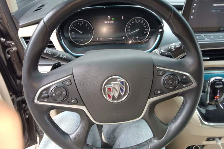 Used Buick GL8 2023 Facelifted Land Cruiser Executive Luxury Version
