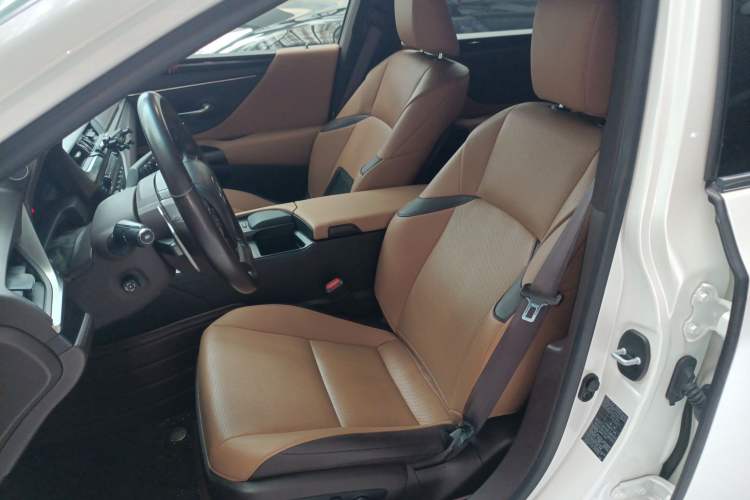 Used Lexus ES 2020 300h Premier Edition
