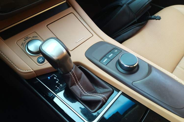 Used Lexus ES 2015 300h Comfort Edition