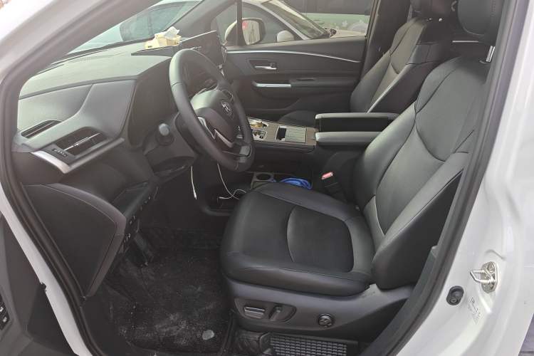 Used Toyota Granvia 2024 2.5L Hybrid Prestige PLUS Four-Wheel Drive Version