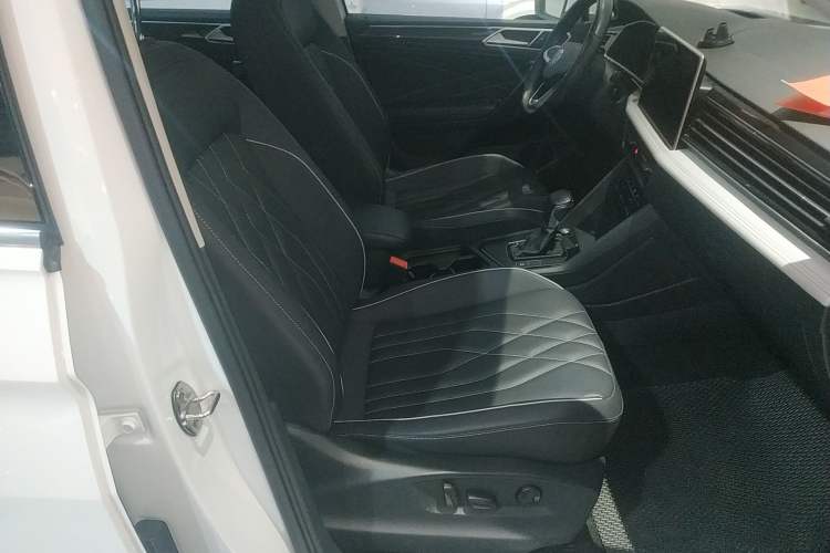 Used Volkswagen Tiguan L 2024 300TSI Automatic Two-Wheel Drive Smart Edition
