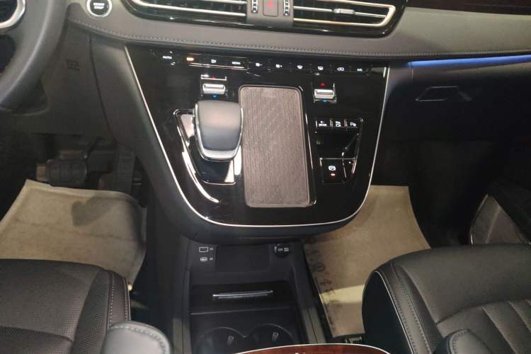 Used Hongqi HQ9 PHEV 2024 2.0T Four-Wheel Drive Luxury Edition
