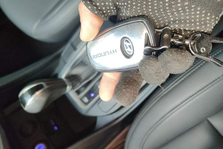 Used Hyundai Santa Fe 2013 2.4L Automatic 4x4 Smart Version
