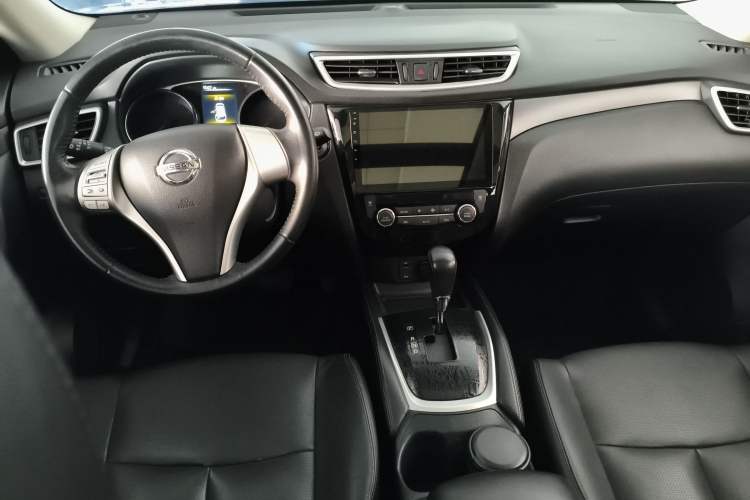 Used Nissan X-Trail 2015 2.0L CVT Comfort MAX Edition 2WD
