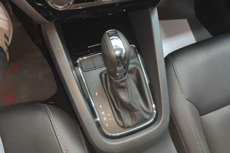 Used Volkswagen Sagitar 2015 1.6L Automatic Comfort Model
