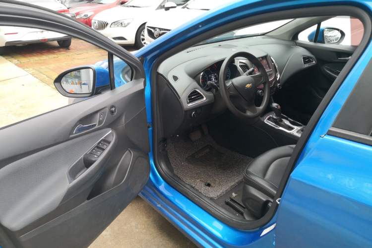 Used Chevrolet Cruze 2017 1.5L Automatic Pioneer Sunroof Edition