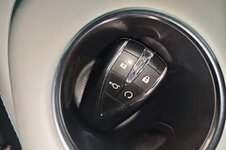 Used Changan UNI-Z New Energy 2024 Blue Whale Smart Electric iDD 125km Beyond Edition
