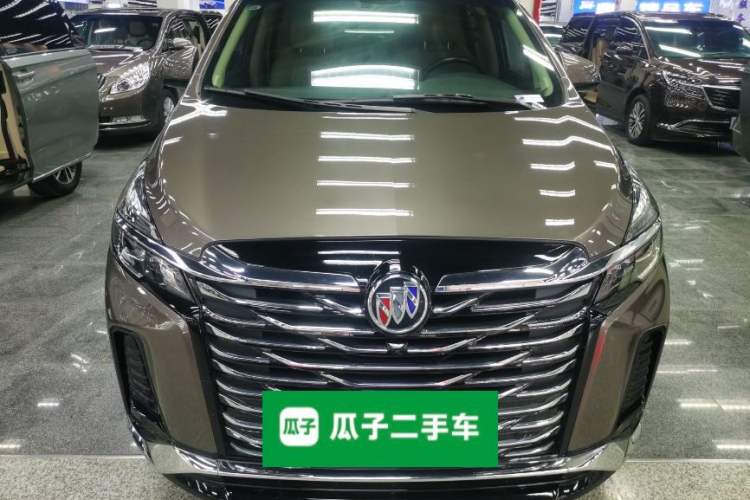 Used Buick GL8 2023 Facelifted Land Cruiser Executive Luxury Version
