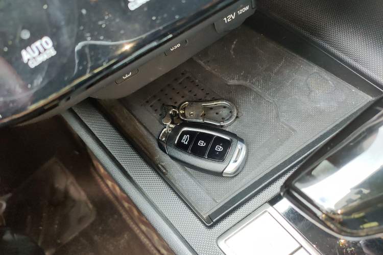 Used Hyundai Elantra 2021 1.5L CVT LUX Prestige Edition
