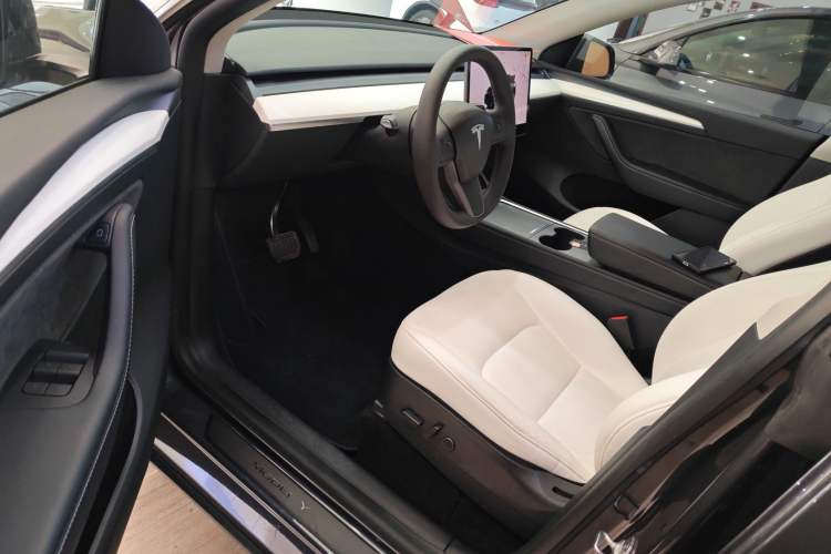 Used Tesla Model Y 2022 Rear-Wheel-Drive Version
