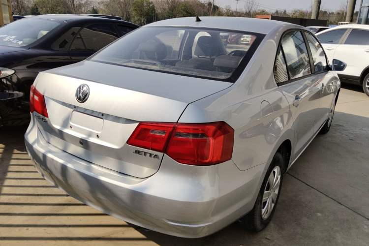 Used Volkswagen Jetta 2015 1.6L Automatic Fashion Model
