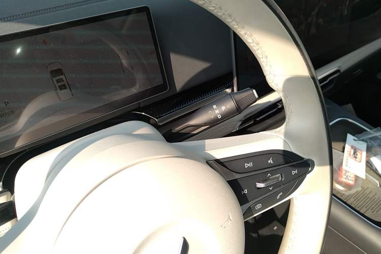 Used VOYAH Dream 2025 PHEV Four-Wheel-Drive Flagship Kunpeng Edition
