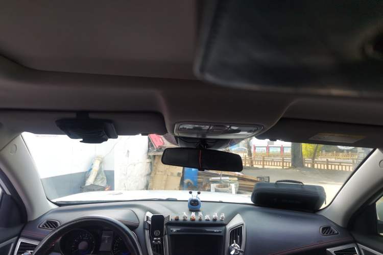 Used Changan CS75 2017 Shangkui Edition 1.5T Manual Fengxiang Model
