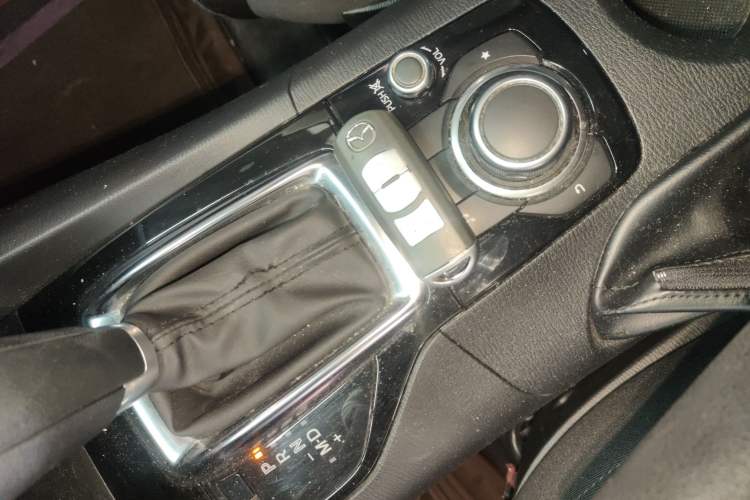 Used Mazda Mazda 3 Axela 2016 Sedan 1.5L Automatic Luxury Model
