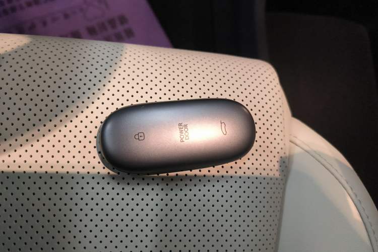 Used Li Auto MEGA 2025 Ultra Smart Refreshed Edition