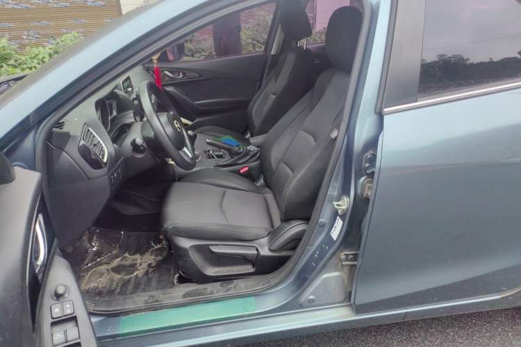 Used Mazda Mazda 3 Axela 2016 Sedan 1.5L Manual Comfort Model
