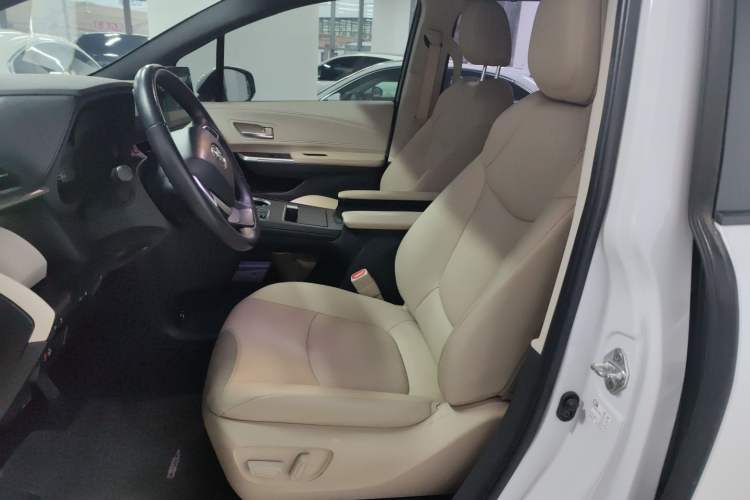 Used Toyota Sienna 2021 2.5L Hybrid Luxury Edition
