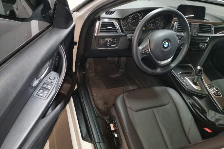 Used BMW 3 Series 2016 320i Fashion Model
