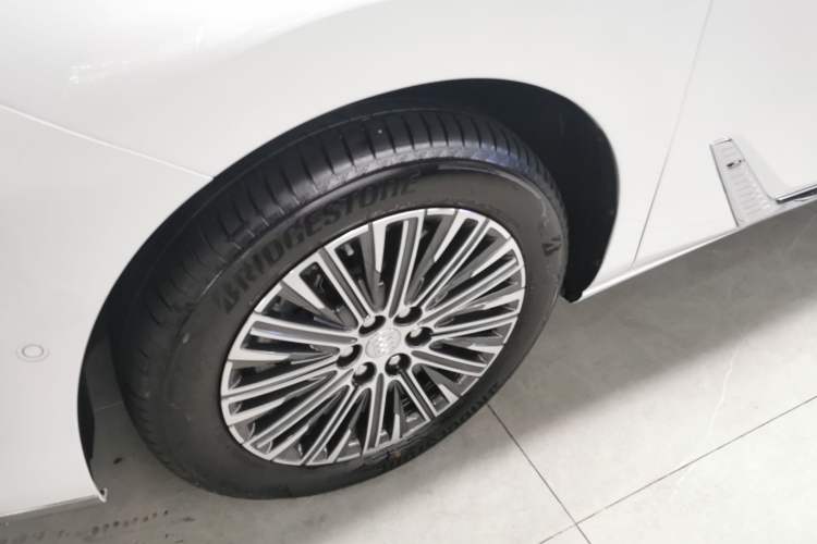 Used Buick GL8 New Energy 2024 Lu Zun Luxury Edition 6-Seater
