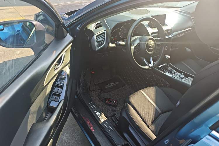 Used Mazda Mazda 3 Axela 2017 Sedan 1.5L Automatic Luxury Model Emission Standard China V
