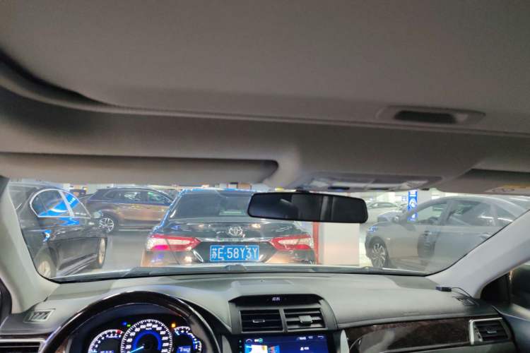 Used Toyota Camry 2015 2.0G Premier Edition
