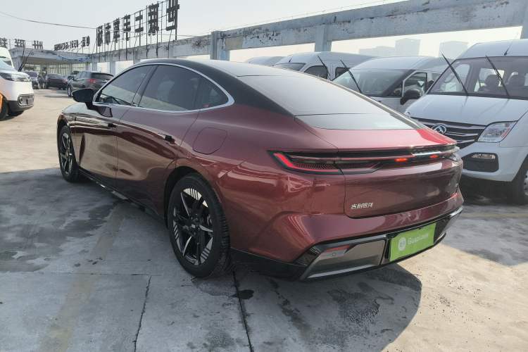 Used  E8 2024 550 km Range Rear-Drive Dragon Edition