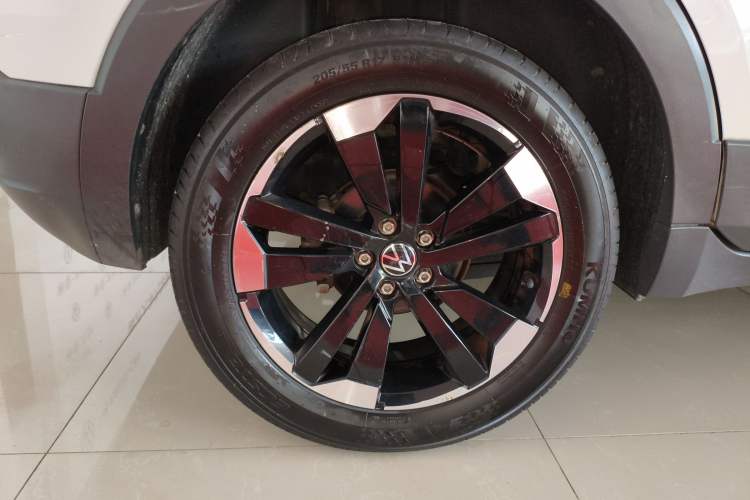 Used Volkswagen Tacqua 2021 200TSI DSG JoyConnect Edition