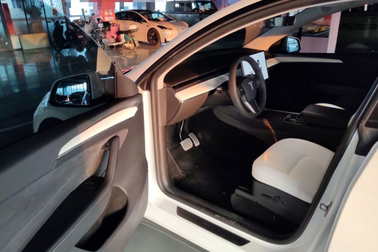 Used Tesla Model Y 2022 Performance High-Performance All-Wheel-Drive Version
