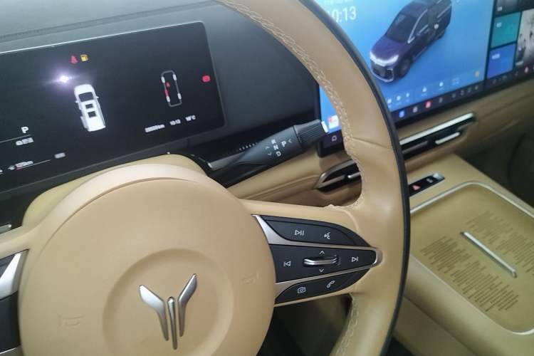 Used VOYAH Dream 2025 PHEV Four-Wheel-Drive Flagship Kunpeng Edition
