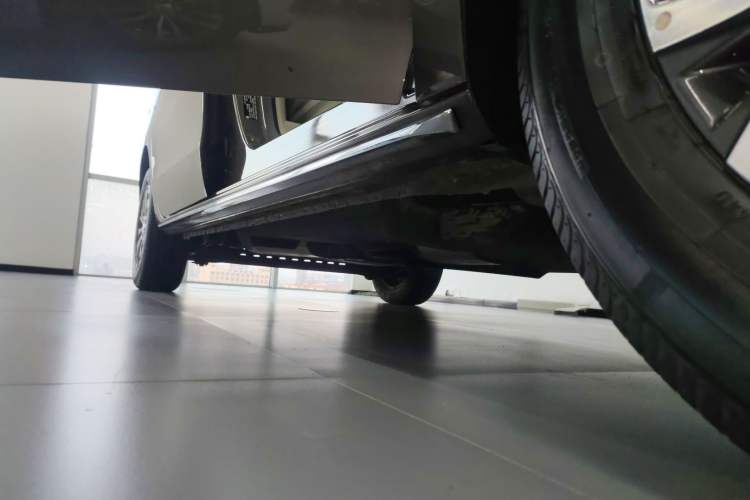 Used Buick GL8 2023 Land Executive Class Comfort Model
