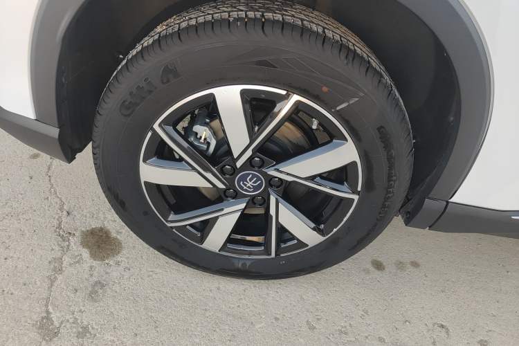 Used BYD Song Pro New Energy 2024 HONOR Edition DM-i 71KM Navigation Model
