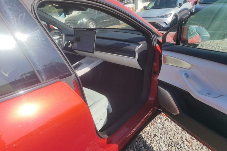 Used ONVO L60 2024 60 kWh Rear-Drive Version