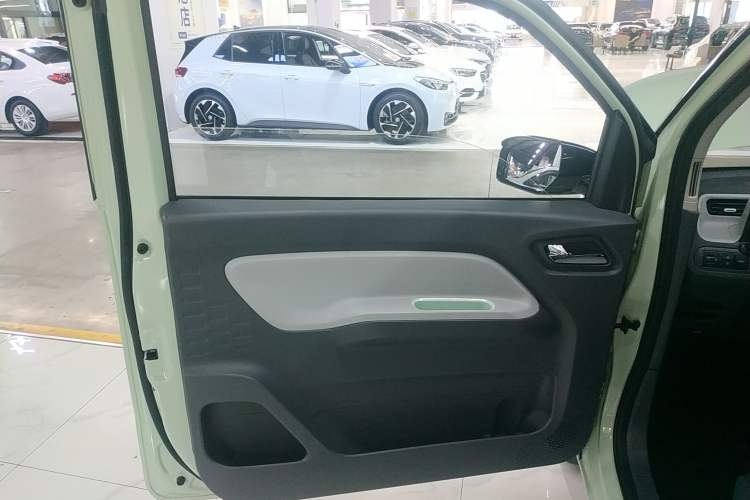 Used Wuling Hongguang MINIEV 2022 Macaron Fashion Model Lithium Iron Phosphate
