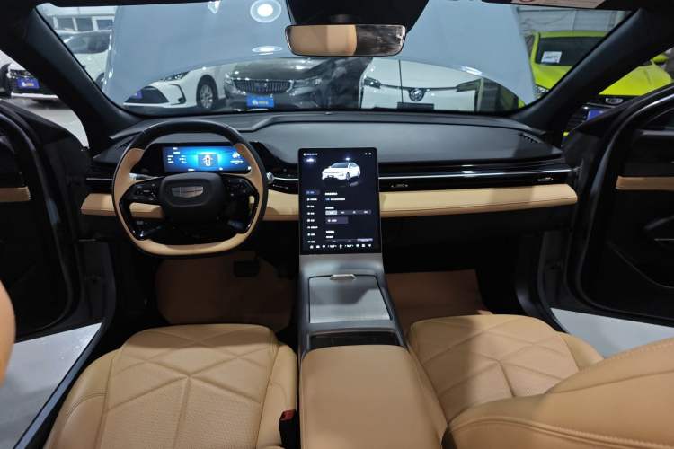 Used  L6 2023 125km MAX