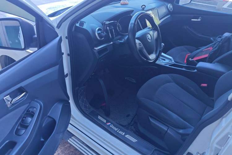 Used Venucia T70 2015 2.0L CVT Smart Choice Edition