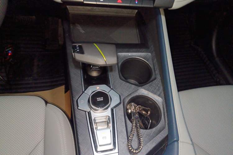 Used Changan UNI-V iDD 2023 ZhiDian iDD 1.5T 113km Smart & Fun Version
