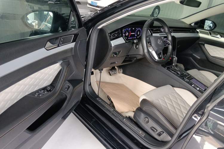 Used Volkswagen Magotan 2023 2 Million Units Commemorative Edition 330TSI DSG Luxury Version
