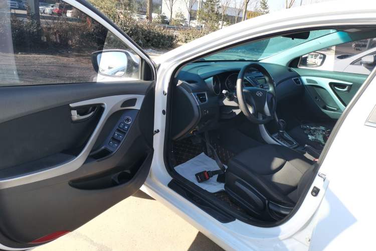 Used Hyundai Elantra 2016 1.6L Automatic Smart Version
