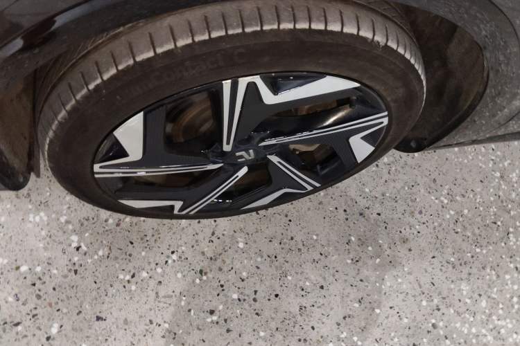 Used  R7 2023 Rear-Drive Screen King Edition
