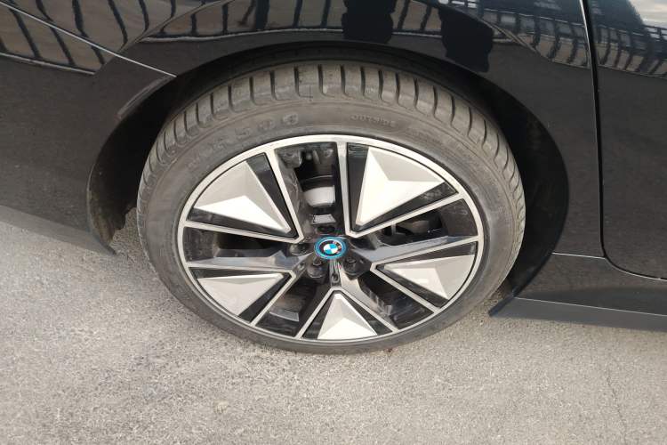 Used BMW i3 2023 eDrive 40 L Midnight Sports Package
