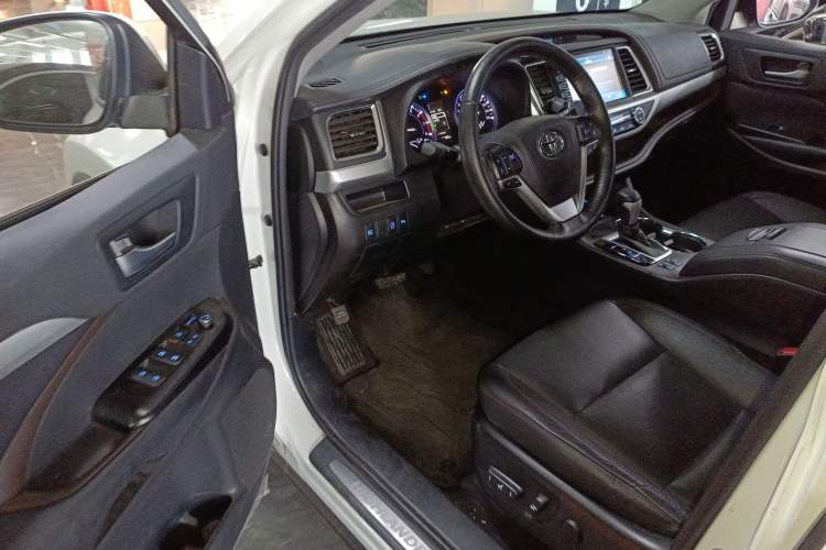 Used Toyota Highlander 2018 2.0T Four-Wheel Drive Luxury Version 7 Seats China VI Standard