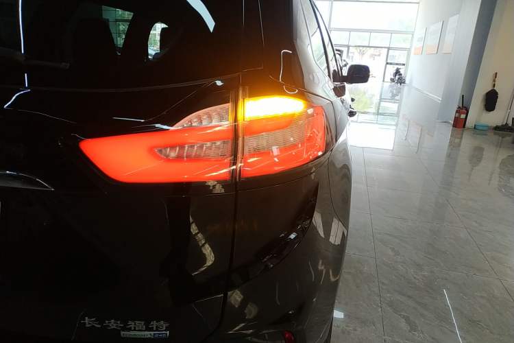 Used Ford Edge 2020 EcoBoost 245 Two-Wheel-Drive Platinum Edition 5 Seats
