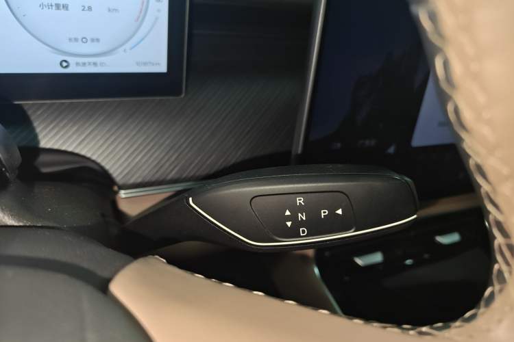 Used Chery Tiggo 8 L 2024 2.0T Two-Wheel Drive Prestige Version 5 Seats
