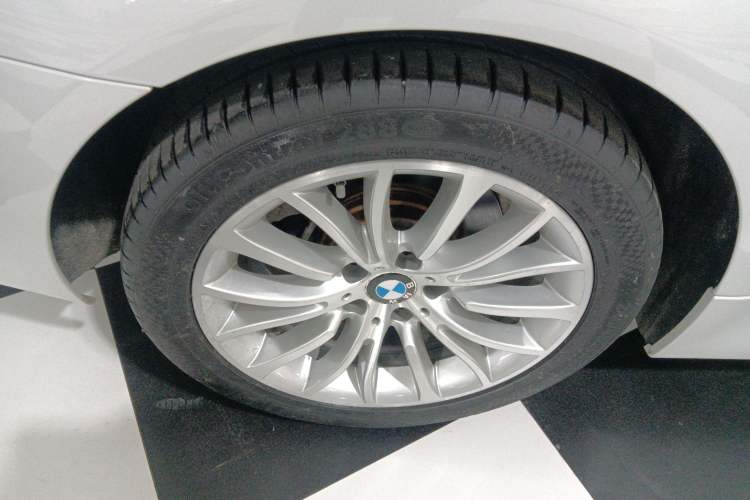 Used BMW 5 Series 2014 525Li Luxury Design Package
