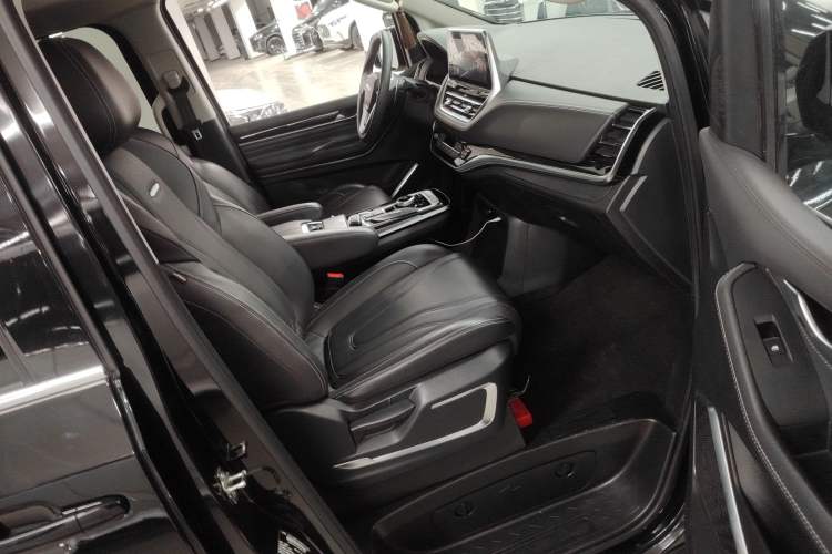 Used SAIC MAXUS G20 2021 Facelifted PLUS 2.0T Gasoline Automatic Luxury Edition
