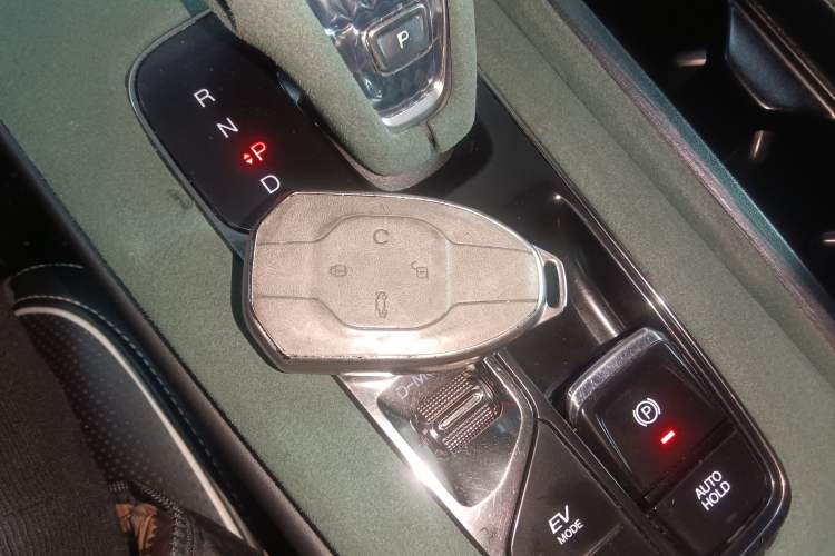 Used GAC Trumpchi GS8 2022 Dual-Engine Series 2.0TM Two-Wheel Drive Prestige Edition (7 Seats)
