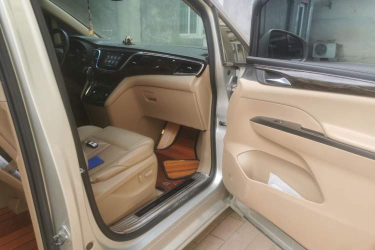 Used Buick GL8 2017 ES 28T Luxury Model China V Standard
