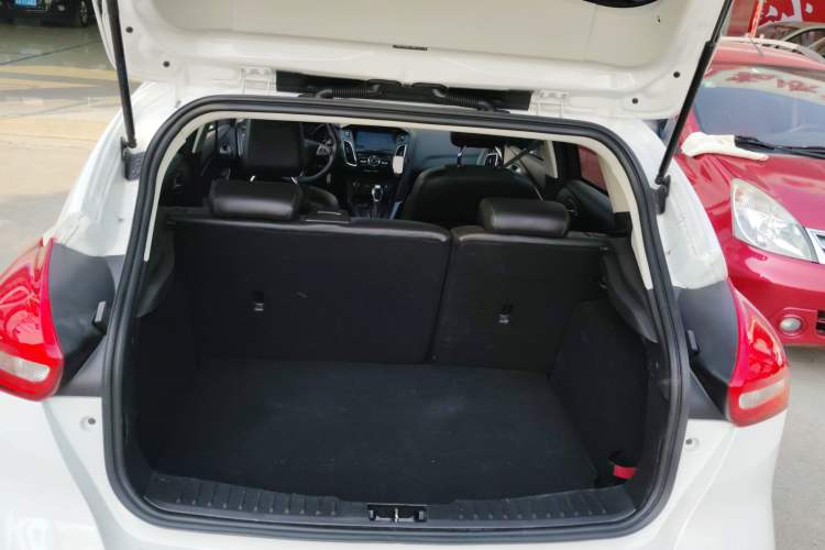 Used Ford Focus 2018 Hatchback Classic 1.6L Automatic Trendy SmartDrive Edition
